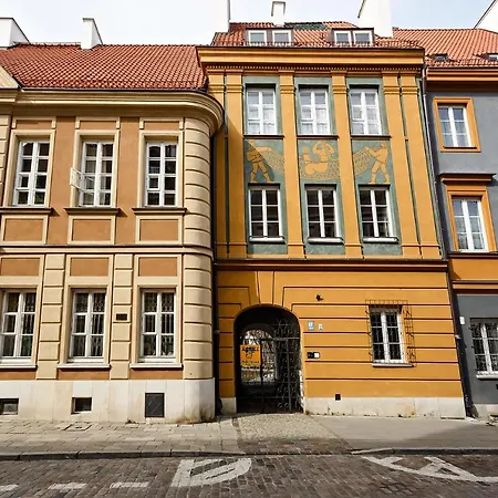 Quiet Koscielna Old Town Apartment